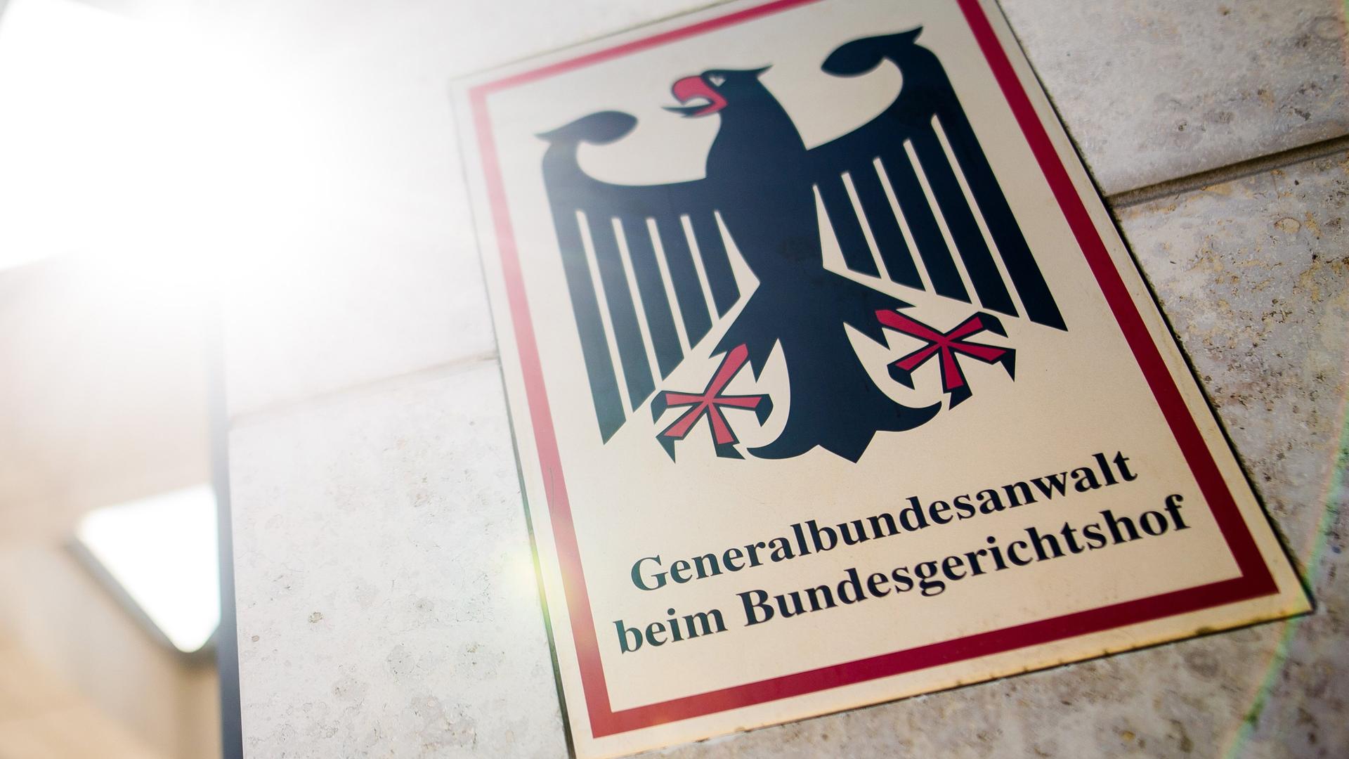 "Generalbundesanwalt beim Bundesgerichtshof" steht auf einem Schild am Eingang zum Gebäude der Bundesanwaltschaft. 