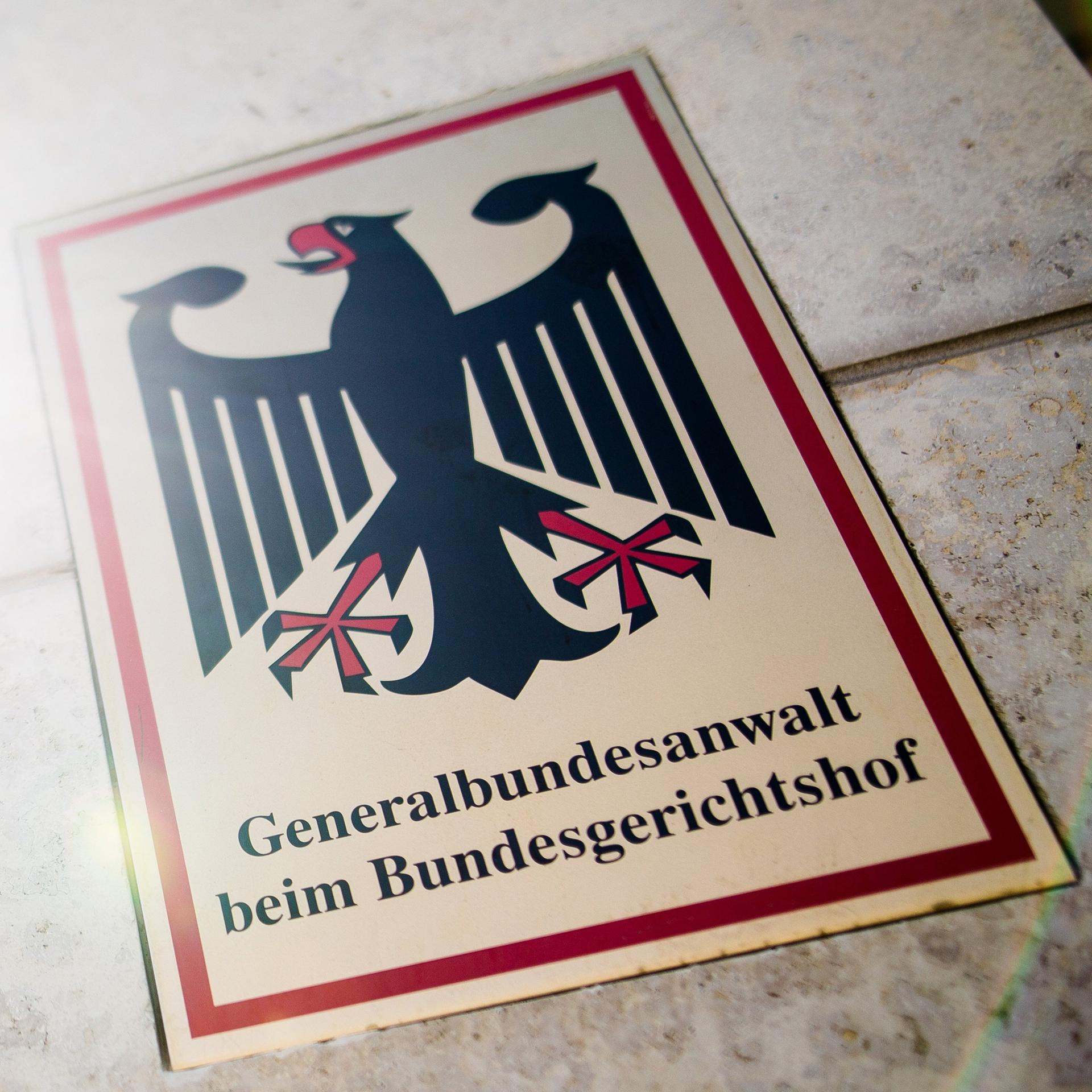 "Generalbundesanwalt beim Bundesgerichtshof" steht auf einem Schild am Eingang zum Gebäude der Bundesanwaltschaft. 