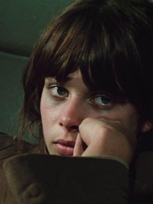 Szene aus dem Wim Wenders-Film "Falsche Bewegung" von 1975 mit der damals 13-jährigen Nastassja Kinski nach dem Drehbuch von Peter Handtke und einer Vorlage von Johann Wolfgang Goethe Szene aus dem Wim Wenders-Film "Falsche Bewegung" von 1975 mit der damals 13-jährigen Nastassja Kinski nach dem Drehbuch von Peter Handtke und einer Vorlage von Johann Wolfgang Goethe