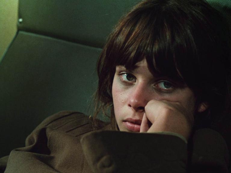 Szene aus dem Wim Wenders-Film "Falsche Bewegung" von 1975 mit der damals 13-jährigen Nastassja Kinski nach dem Drehbuch von Peter Handtke und einer Vorlage von Johann Wolfgang Goethe Szene aus dem Wim Wenders-Film "Falsche Bewegung" von 1975 mit der damals 13-jährigen Nastassja Kinski nach dem Drehbuch von Peter Handtke und einer Vorlage von Johann Wolfgang Goethe