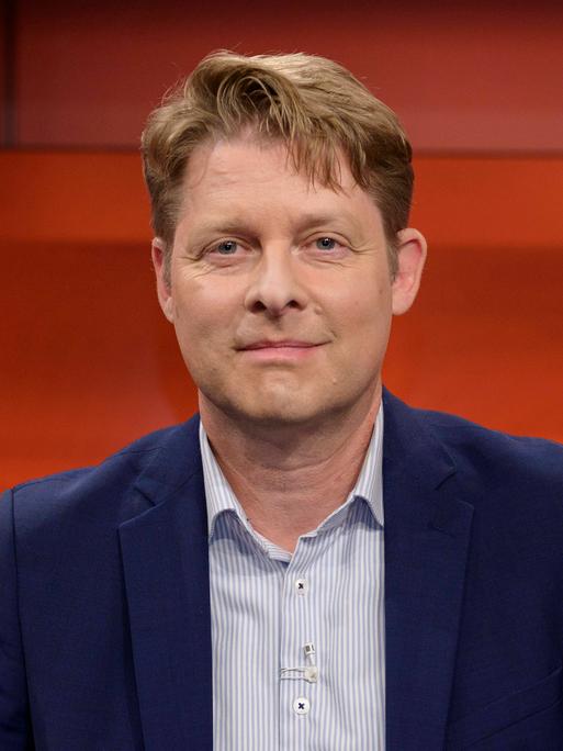 Guido Steinberg, Nahost-Experte und Islamwissenschaftler, sitzt in einem Fernsehstudio 2023.