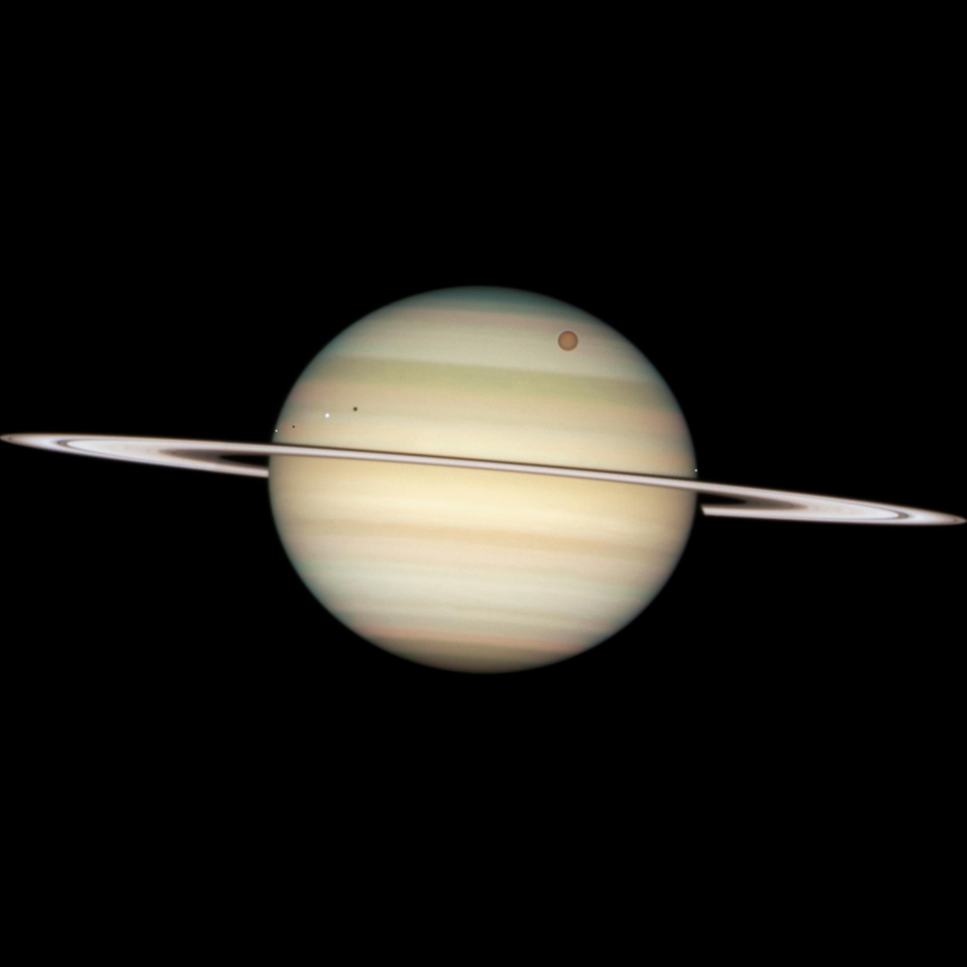 Kurioser Anblick - Der Ringplanet Saturn zeigt klare Kante