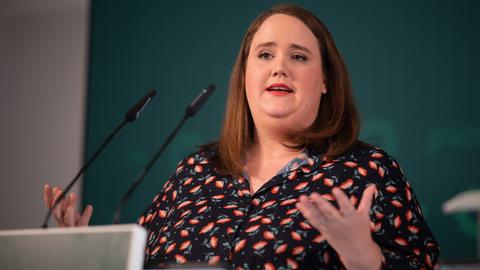 Berlin: Ricarda Lang, Bundesvorsitzende von Bündnis 90/Die Grünen, spricht während der Abschlusspressekonferenz der Klausurtagung des Grünen-Bundesvorstandes.