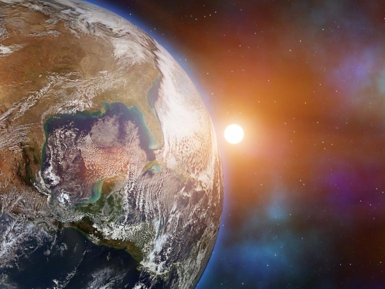 Digital generierter Blick aus dem Weltall auf die aufgehende Sonne hinter dem Planeten Erde.