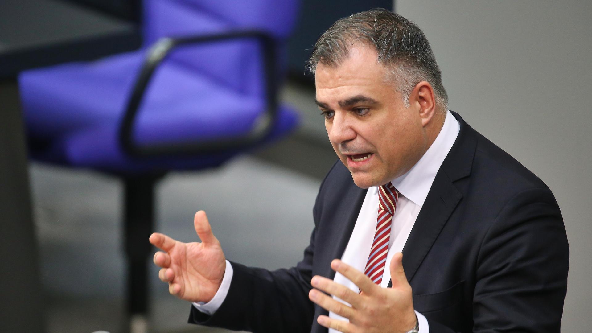 Der gesundheitspolitische Sprecher der SPD-Bundestagsfraktion, Christos Pantazis, spricht im Bundestag. Der gesundheitspolitische Sprecher der SPD-Bundestagsfraktion, Christos Pantazis, spricht im Bundestag.