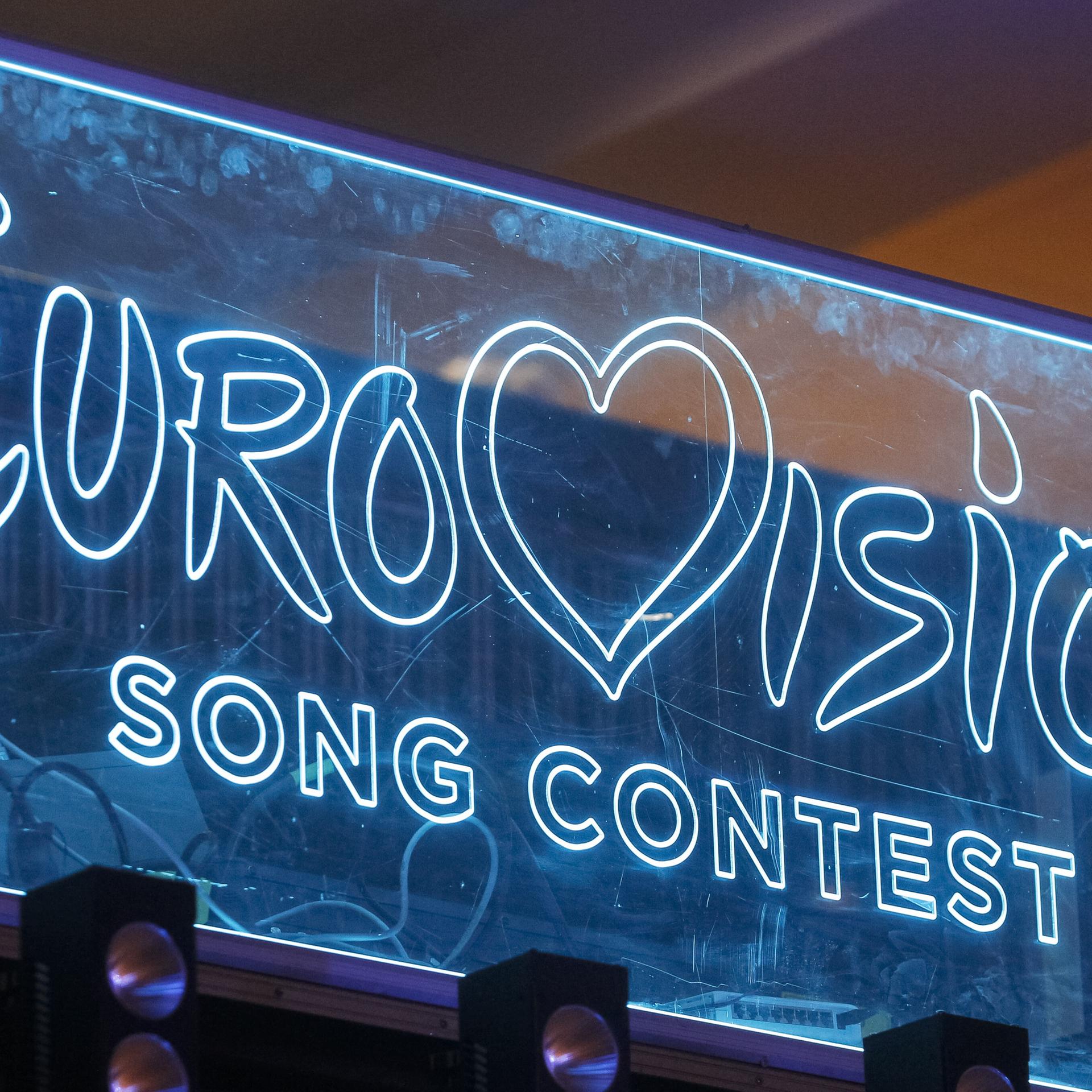 Der Schriftzug Eurovision Song Contest auf blauem Untergrund