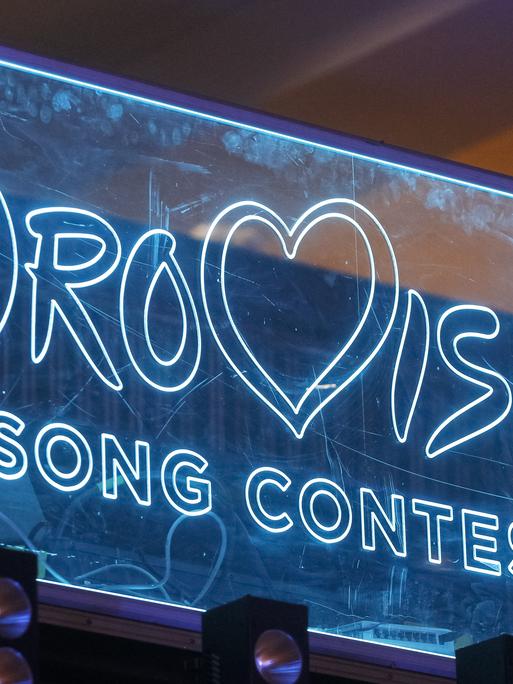 Der Schriftzug Eurovision Song Contest auf blauem Untergrund