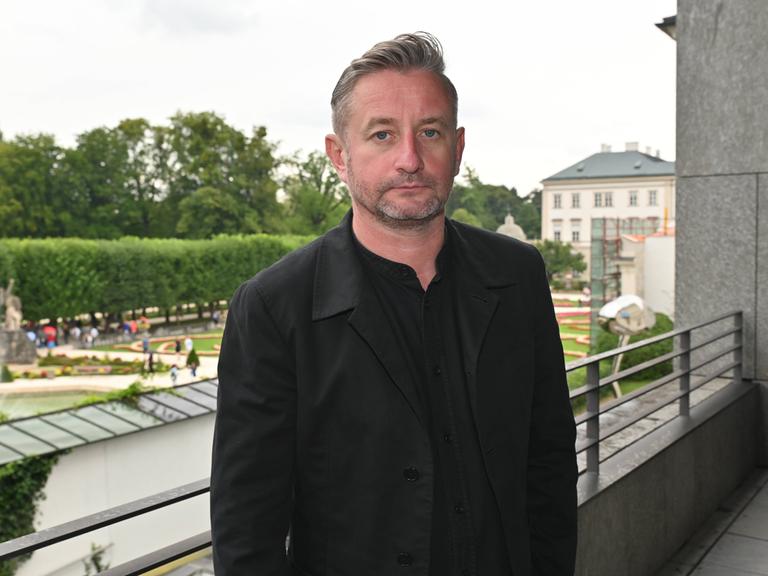 Serhij Zhadan blickt in die Kamera in Salzburg  Serhij Zhadan blickt in die Kamera in Salzburg