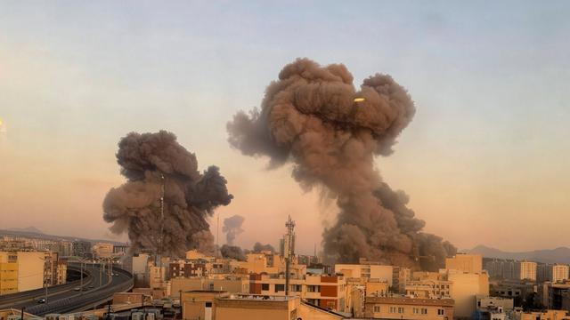 Rauchwolken über Teheran nach Angriffen von USA und Israel. 