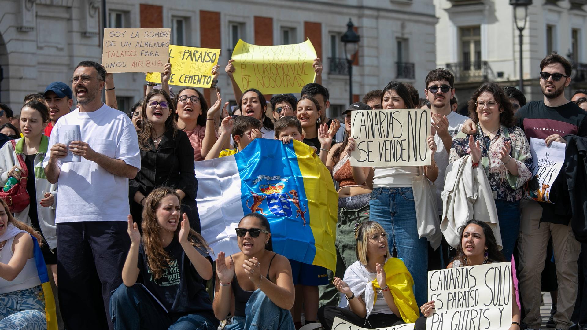 April 20, 2024, Madrid, Spain: A group of protesters hold a flag and placards during a rally in Madrid. Under the motto The Canary Islands have a limit , various mobilizations have been held inside and outside the Spanish archipelago in which the citizens of the islands have demanded a new, amd more sustainable tourism model. In Madrid, dozens of people have gathered at Puerta de Sol. Madrid Spain - ZUMAs197 20240420_aaa_s197_069 Copyright: xDavidxCanalesx