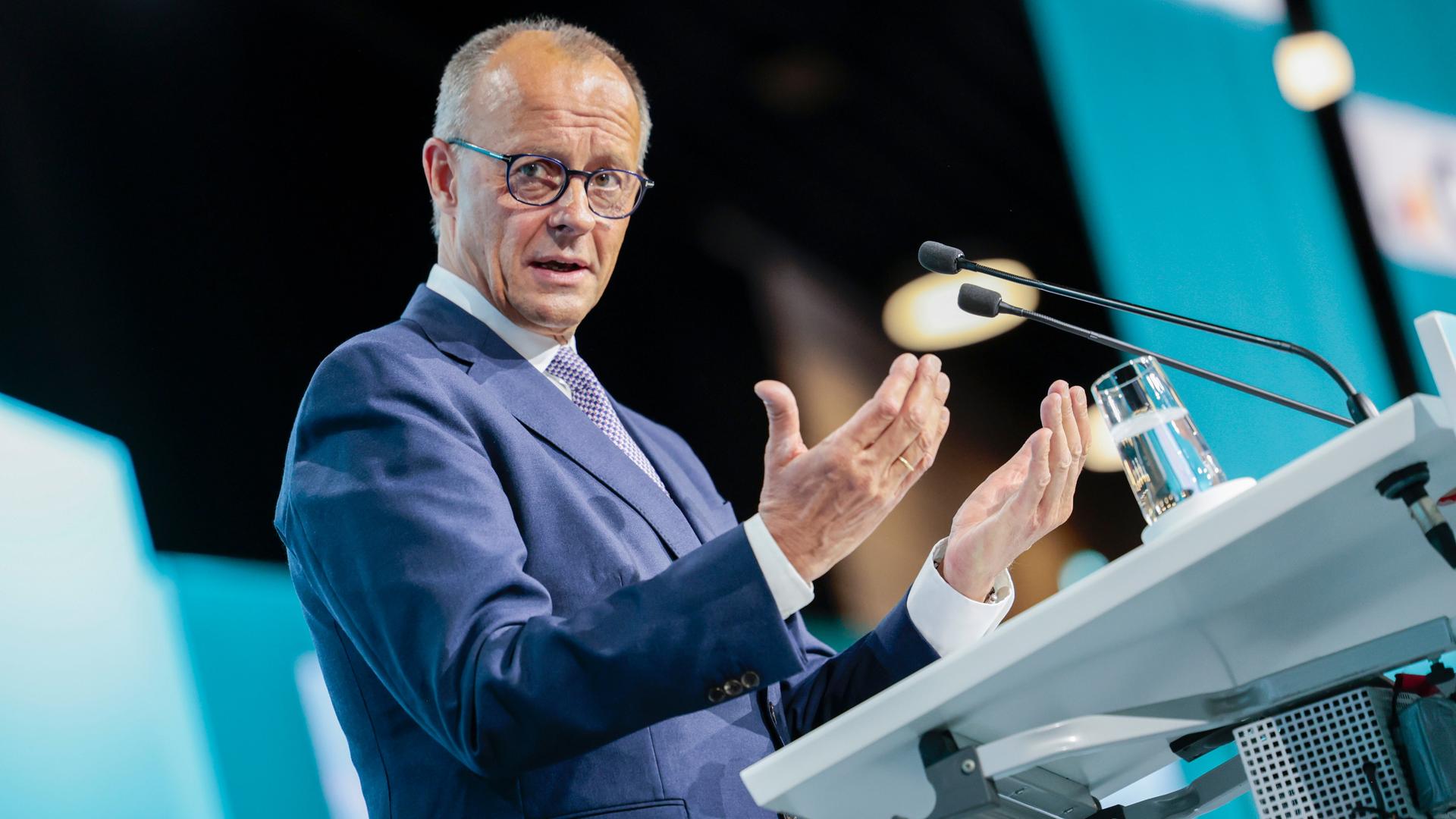 Bundeskanzler Friedrich Merz (CDU) spricht beim Landesparteitag der CDU Nordrhein-Westfalen. Bundeskanzler Friedrich Merz (CDU) spricht beim Landesparteitag der CDU Nordrhein-Westfalen.