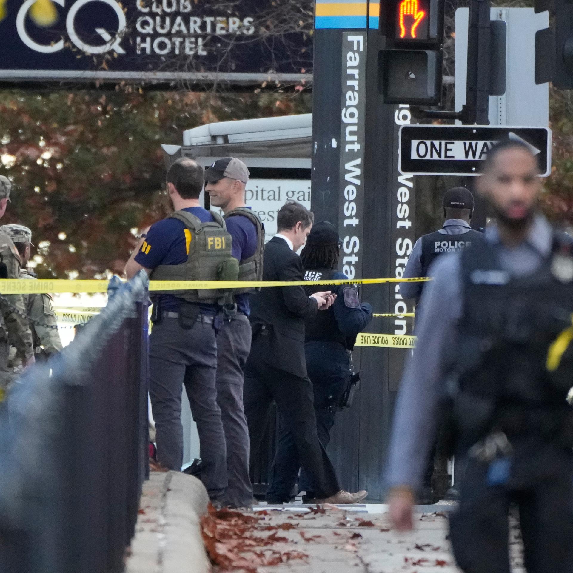 Soldaten und Mitglieder des FBI sind im Einsatz, nachdem zwei Mitglieder der Nationalgarde in Washington D.C. von Schüssen getroffen wurden.