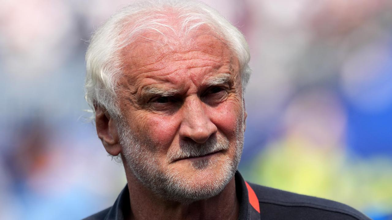 Rudi Völler, DFB-Sportdirektor, schaut kritisch. 