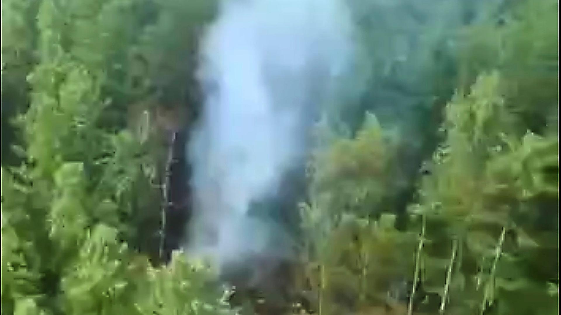 Rauch steigt von der Absturzstelle eines russischen Passagierflugzeugs des Typs An-24 der sibirischen Fluggesellschaft Angara Airlines auf, etwa 15 Kilometer südlich von Tynda in der fernöstlichen Region Amur in Russland. Rauch steigt von der Absturzstelle eines russischen Passagierflugzeugs des Typs An-24 der sibirischen Fluggesellschaft Angara Airlines auf, etwa 15 Kilometer südlich von Tynda in der fernöstlichen Region Amur in Russland.
