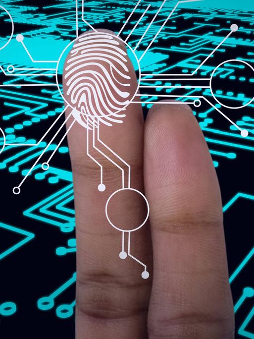 Ein Fingerabdruck wird auf einem biometrischen erfasst