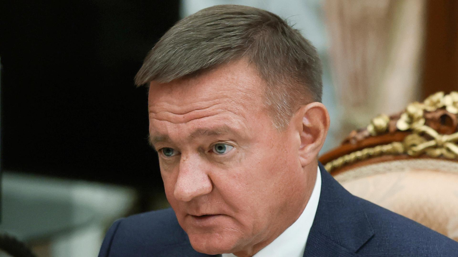 Der damalige russische Verkehrsminister Roman Starowoit bei einem Treffen mit dem russischen Präsidenten Putin im Kreml. 