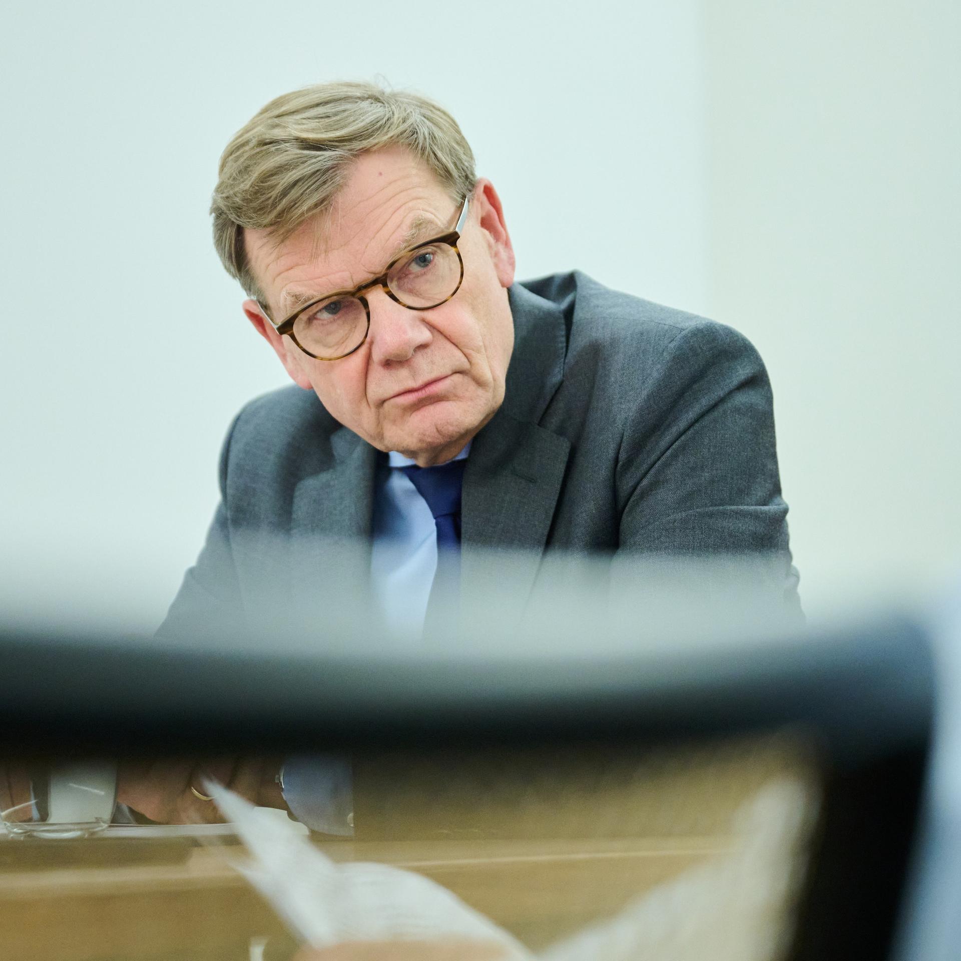 BundesaußenministerJohann Wadephul (CDU) spricht während eines Interviews mit der dpa im Auswärtigen Amt.