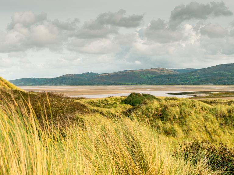 Ein Strand an der walisischen Küste.