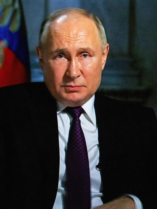 Der russische Präsident Wladimir Putin bei einem Fernsehinterview Mitte März 2024, bei dem er den Westen vor dem Einsatz russischer Atomwaffen warnte.