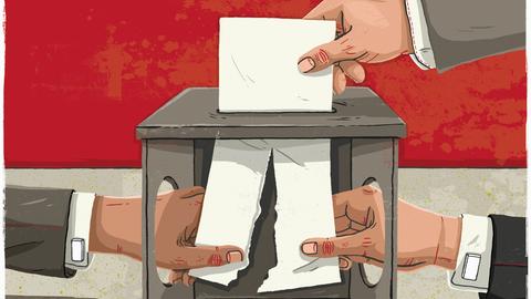 Hände zerreißen Stimmzettel in einer Wahlurne in zwei Hälften Hände zerreißen Stimmzettel in einer Wahlurne in zwei Hälften