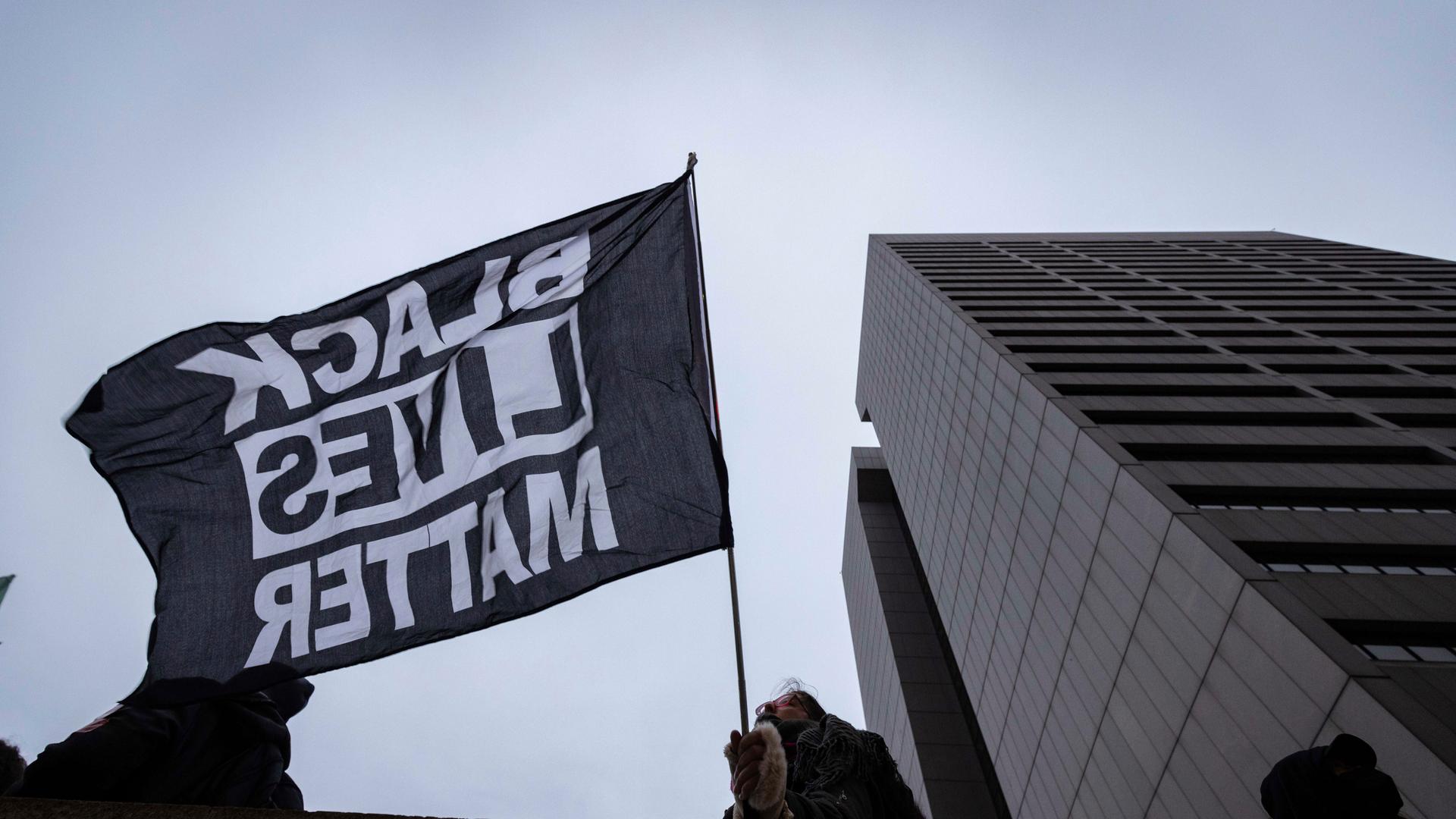 "Black Lives Matter"- Protest im Februar 2022 in Minneapolis nachdem der 22-jährige Amir Locke bei einer Polizeiaktion in seiner Wohnung getötet wurde