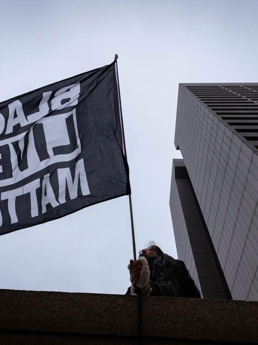 "Black Lives Matter"- Protest im Februar 2022 in Minneapolis nachdem der 22-jährige Amir Locke bei einer Polizeiaktion in seiner Wohnung getötet wurde