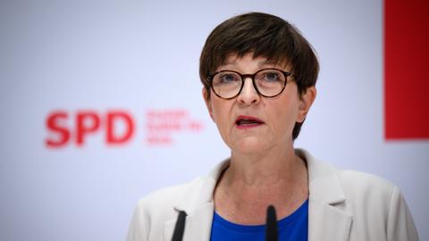 Saskia Esken, Vorsitzende der SPD, äußert sich bei einer Pressekonferenz