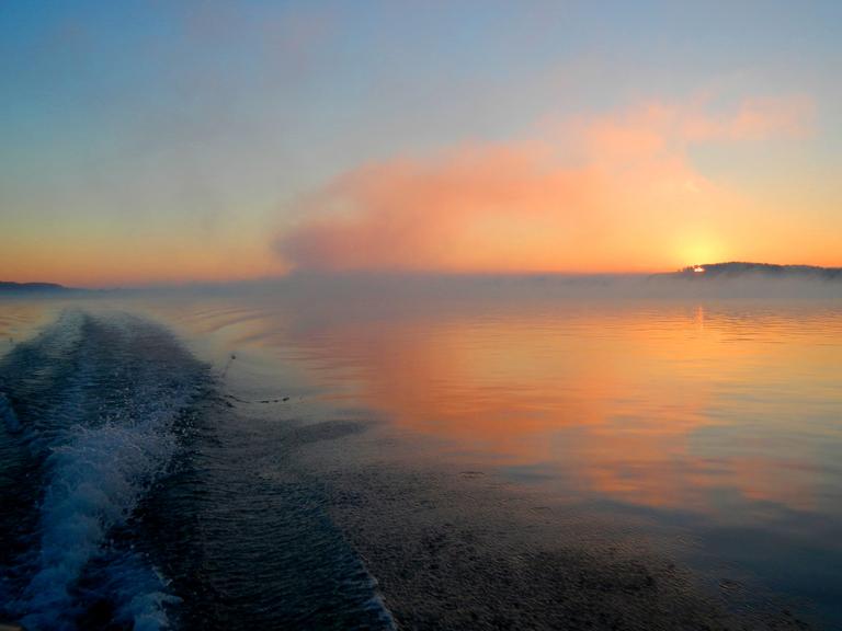 Sonnenaufgang an der Donau, an der rumänisch-bulgarischen Grenze