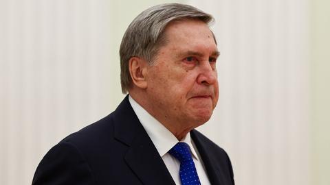 Yuri Uschakow im Seitenporträt