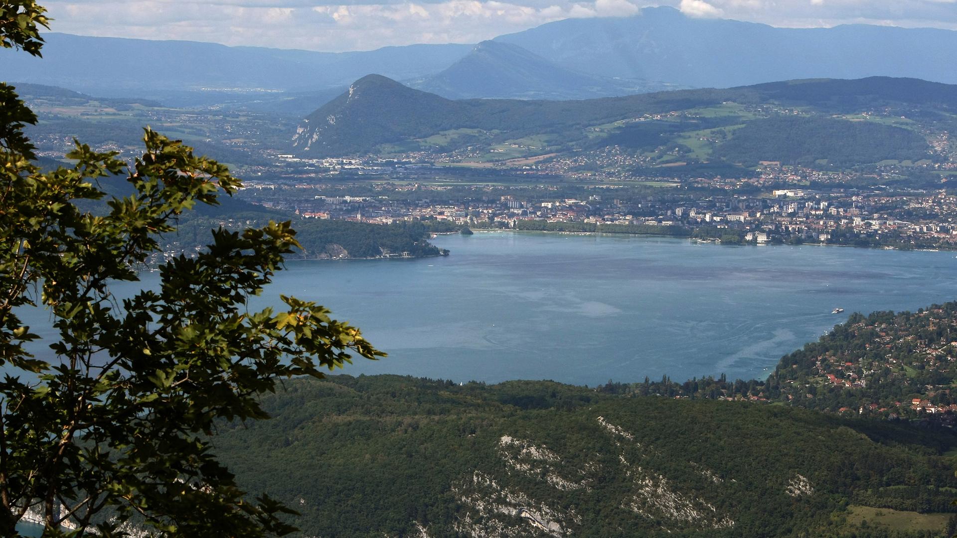Blick auf den See von Annecy in den französischen Alpen (Archivbild) Blick auf den See von Annecy in den französischen Alpen (Archivbild)