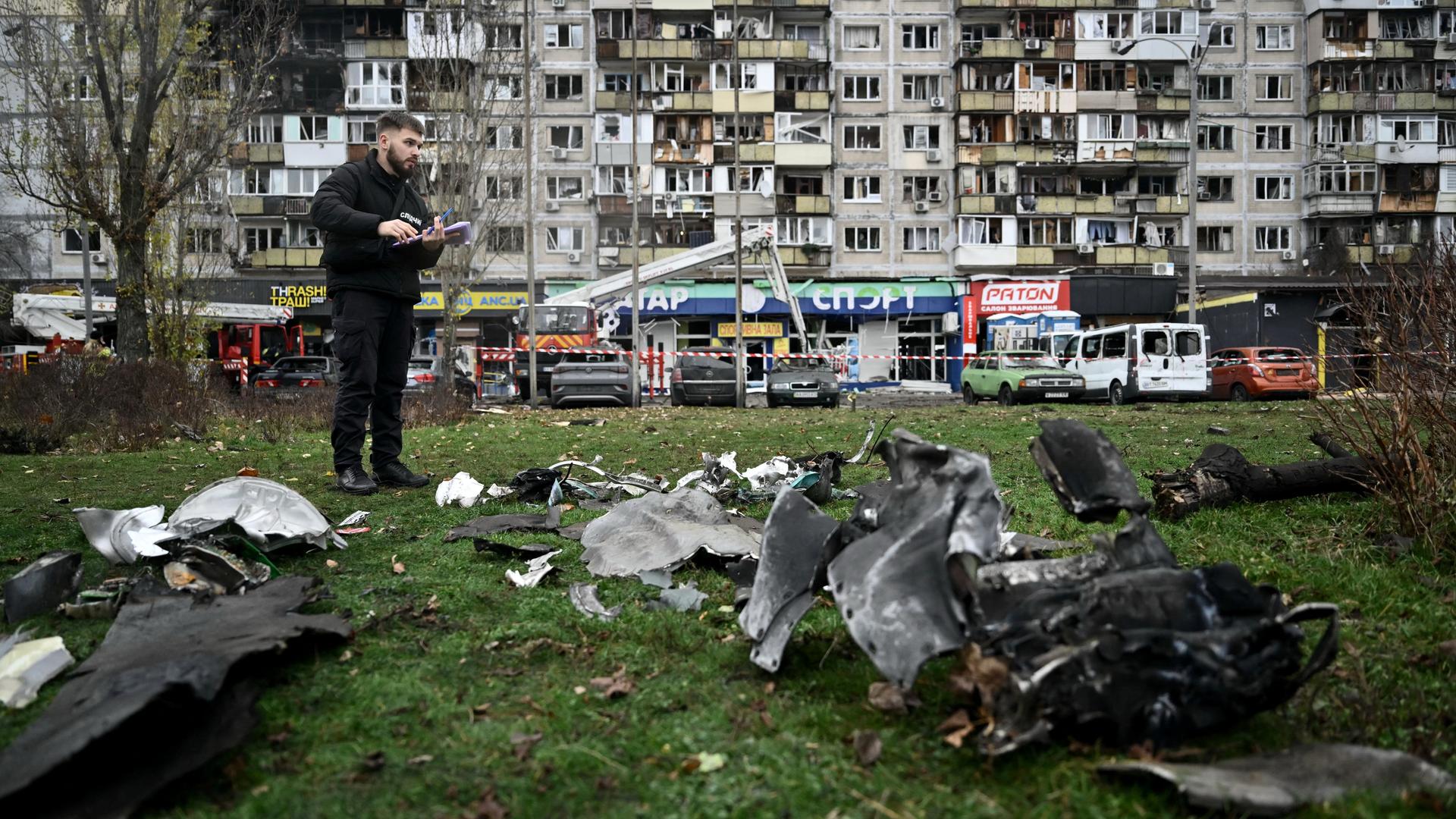 Zerstörungen in Kiew nach russischen Drohnenangriffen