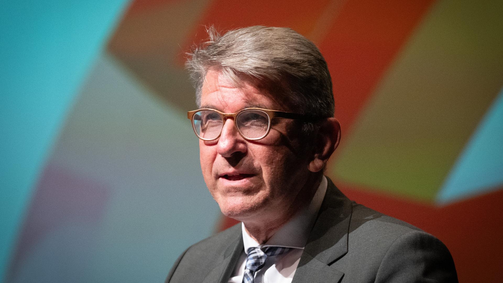 Wolfram Weimer spricht auf einer Veranstaltung.