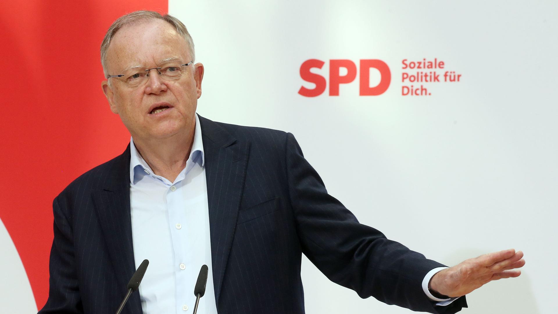 Stephan Weil gestikuliert. Stephan Weil gestikuliert.