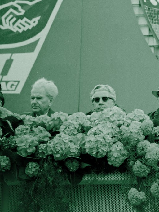 Ehrentribüne zum Kampf- und Feiertag des 1. Mai am Schloßplatz in Berlin-Mitte mit den Mitgliedern des ZK der SED, Walter Ulbricht; Kurt Hager; Hermann Matern, Erich Honecker und der Botschafter der UdSSR in der DDR Pjotr Andrejewitsch Abrassimow.
