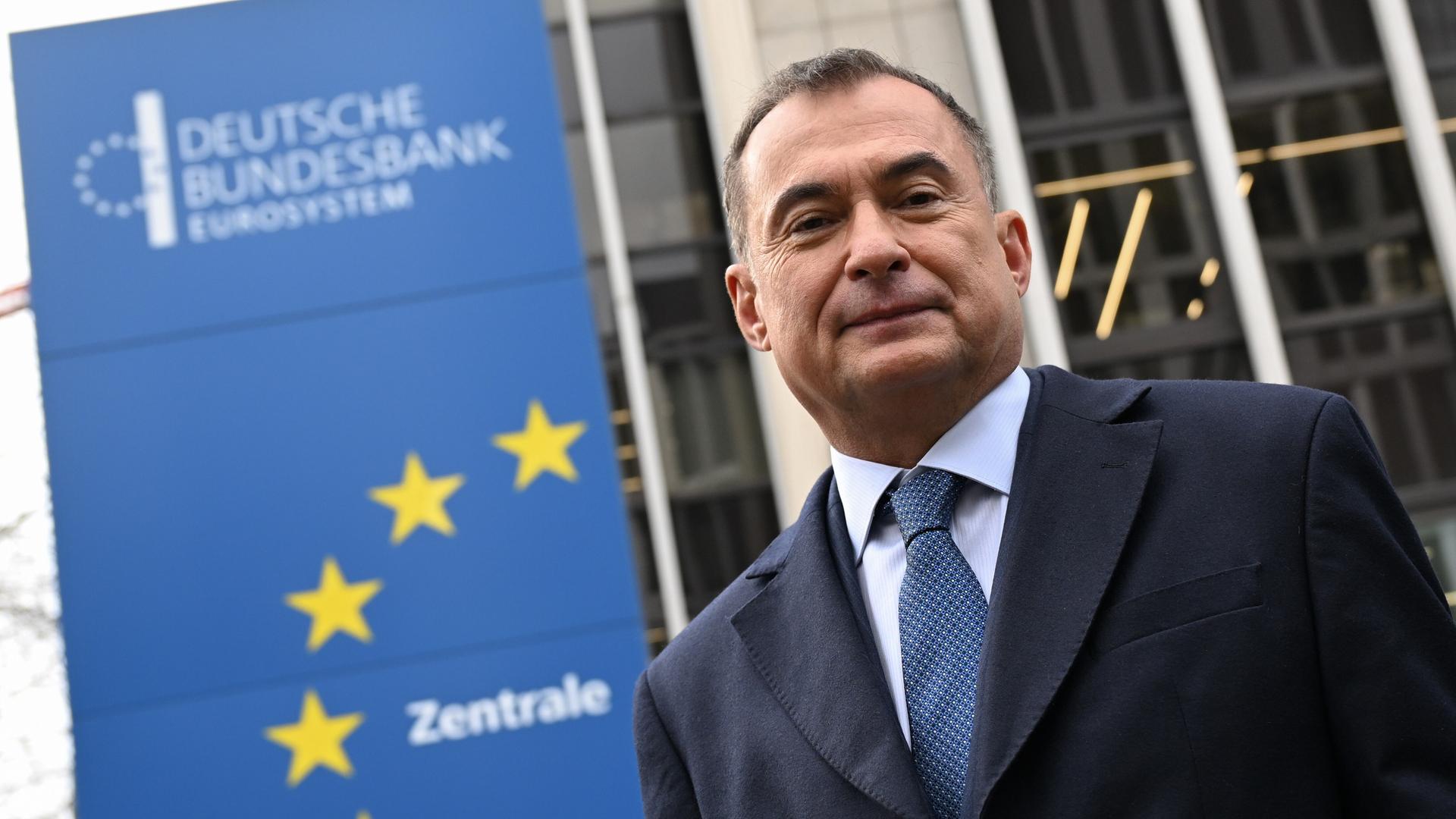 Joachim Nagel, Präsident der Deutschen Bundesbank, steht vor der Bundesbank-Zentrale. Joachim Nagel, Präsident der Deutschen Bundesbank, steht vor der Bundesbank-Zentrale.