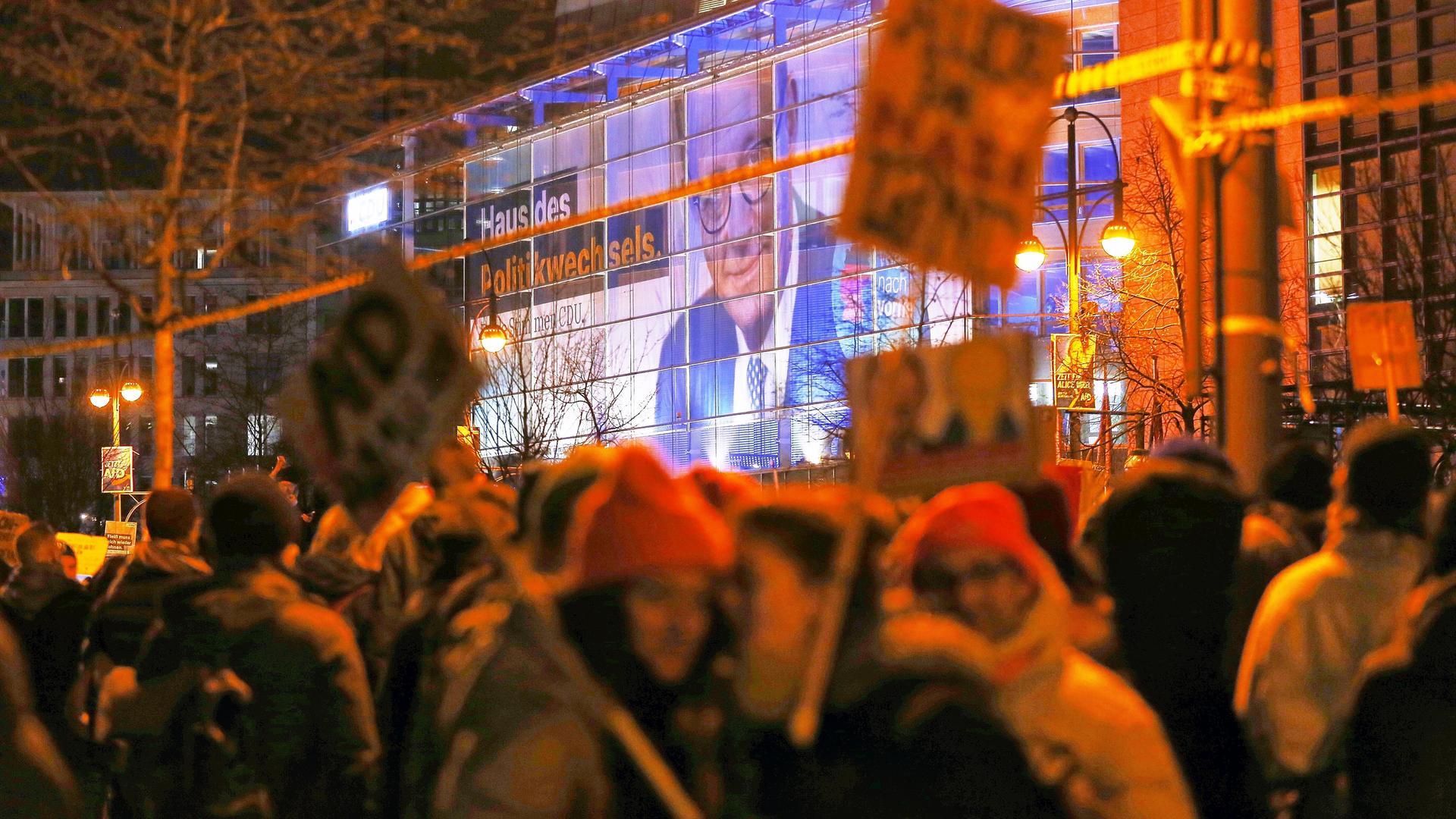Demonstration "Aufstand der Anständigen - Wir sind die Brandmauer" vor der CDU-Zentrale in Berlin am 2. Februar 2025