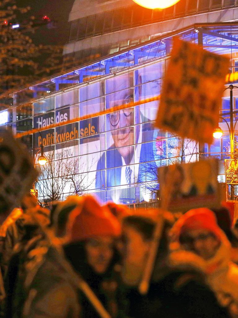 Demonstration "Aufstand der Anständigen - Wir sind die Brandmauer" vor der CDU-Zentrale in Berlin am 2. Februar 2025