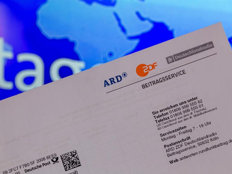 Briefkopf des Beitragsservices vor dem Hintergrund der Tagesschau-Studiokulisse. Briefkopf des Beitragsservices vor dem Hintergrund der Tagesschau-Studiokulisse.