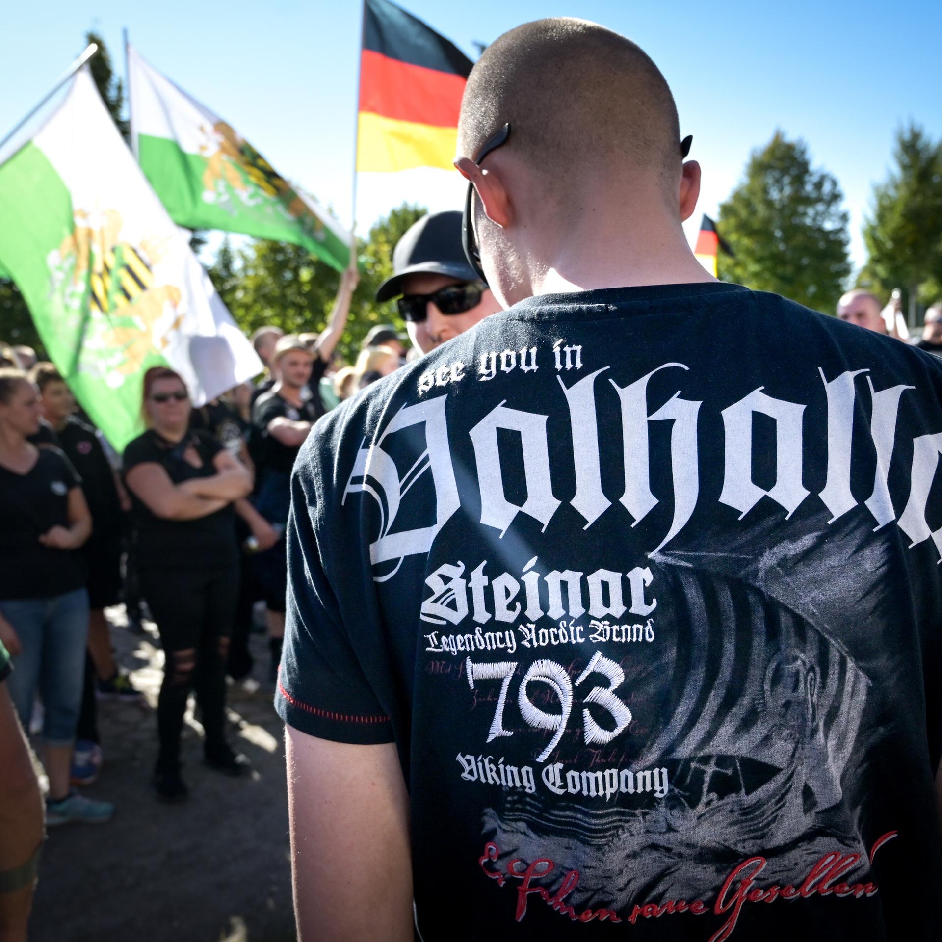 Rechte Jugendgruppen - Die Baseballschlägerjahre sind zurück Rechte Jugendgruppen - Die Baseballschlägerjahre sind zurück