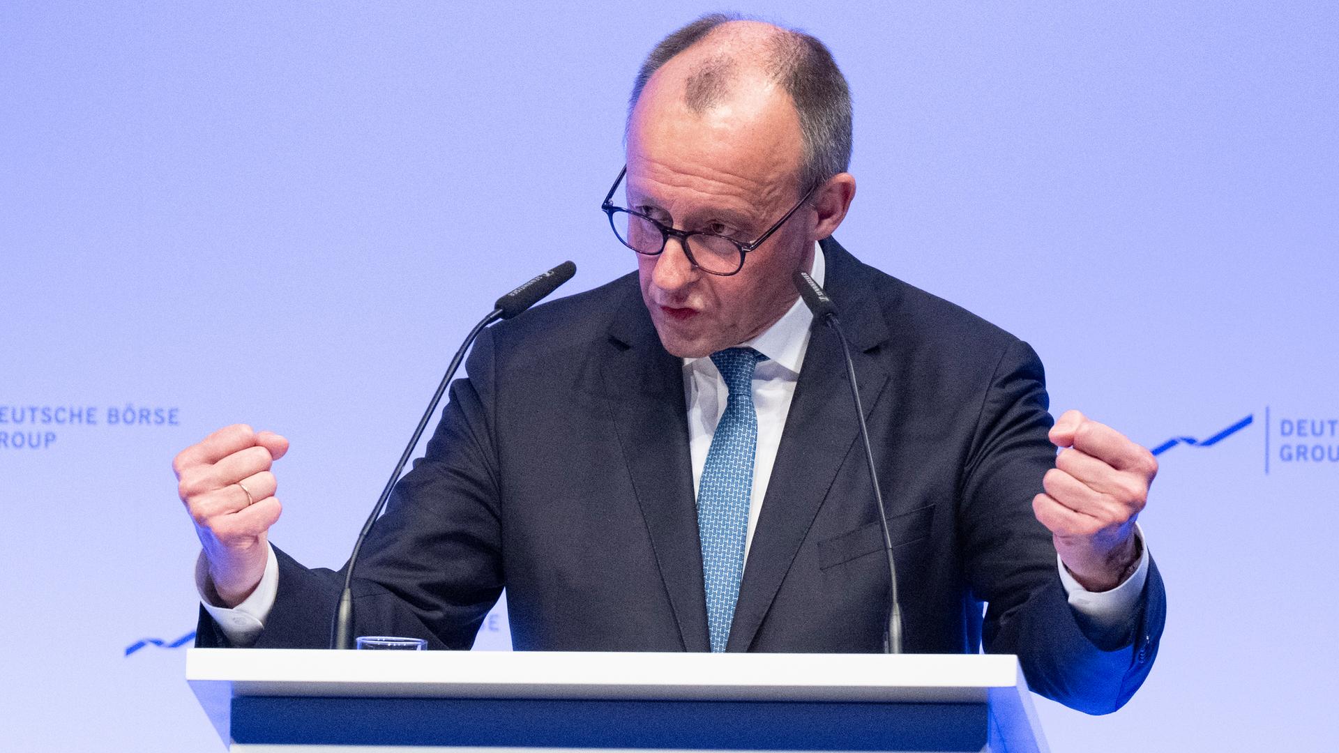 Bundeskanzler Friedrich Merz (CDU) spricht auf dem Neujahrsempfang der Deutschen Börse in Eschborn.