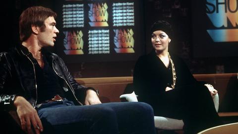 Seit dem 18.03.1973 heißt es "Talkshow" im deutschen TV bei "Je später der Abend" im WDR - hier diskutieren ein Jahr nach der Premiere Romy Schneider und Burkhard Driest miteinander
