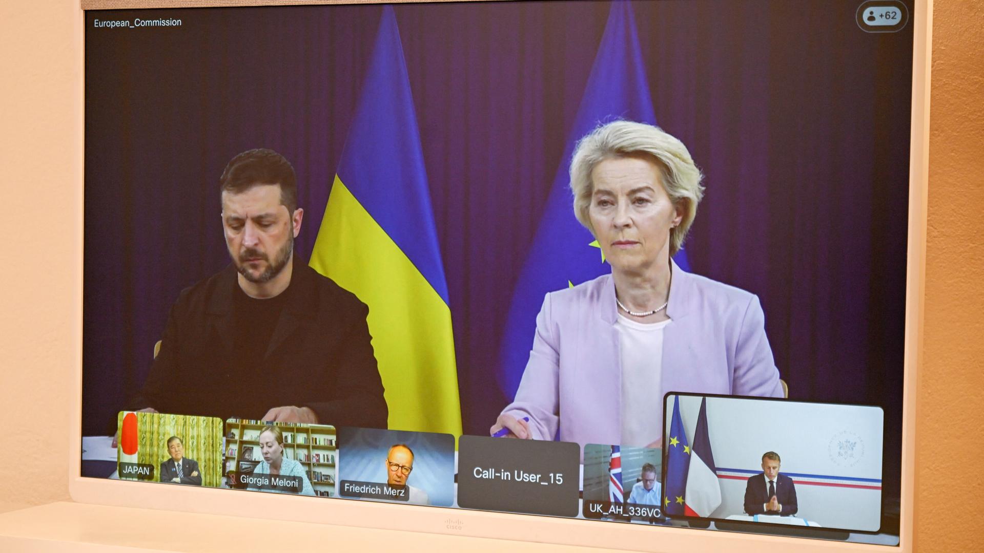 Die Videokonferenz mit dem ukrainischen Präsidenten Selenskyj und der "Koalition der Willigen". Selenskyj sitzt neben EU-Kommissionschefin von der Leyen. Die europäischen Politiker sind zugeschaltet.