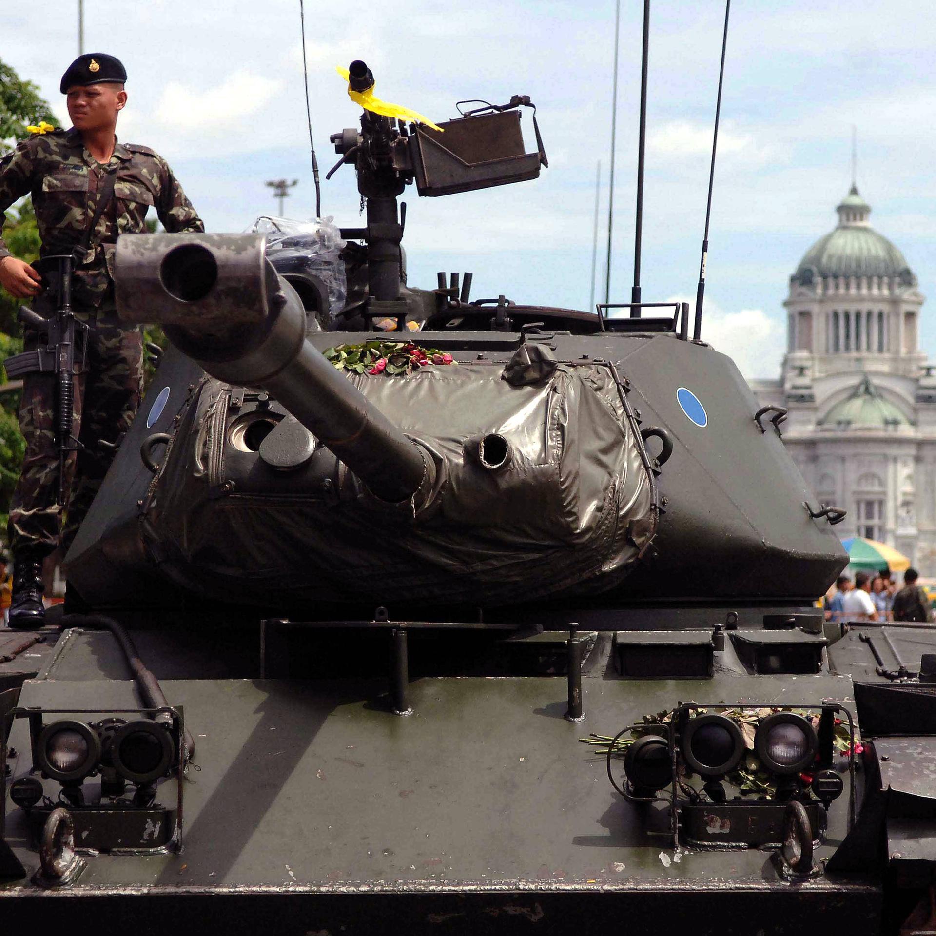 Mililtärputsch in Thailand 2006: Panzer rollen durch Bangkok