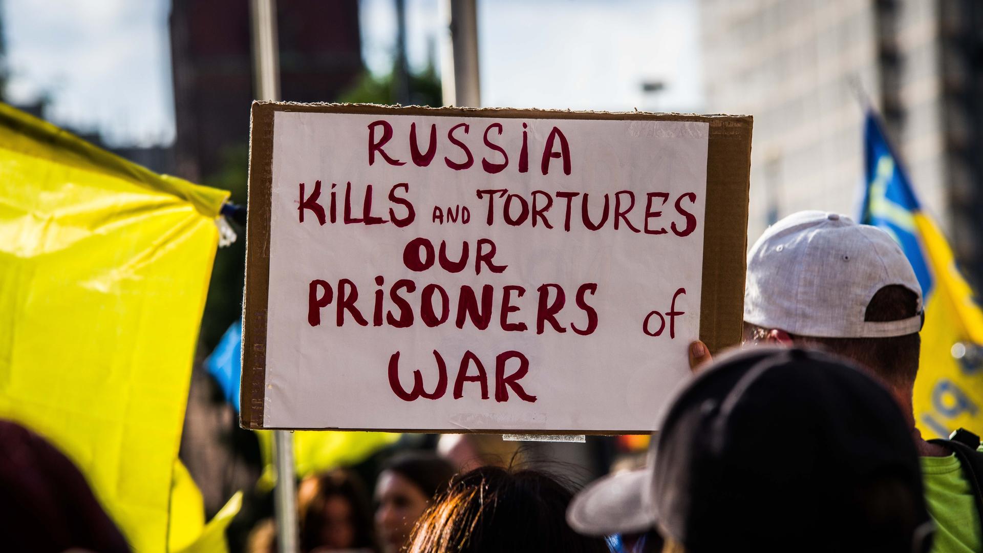 Ukrainischer Protest gegen Behandlung Kriegsgefangener in Russland 
