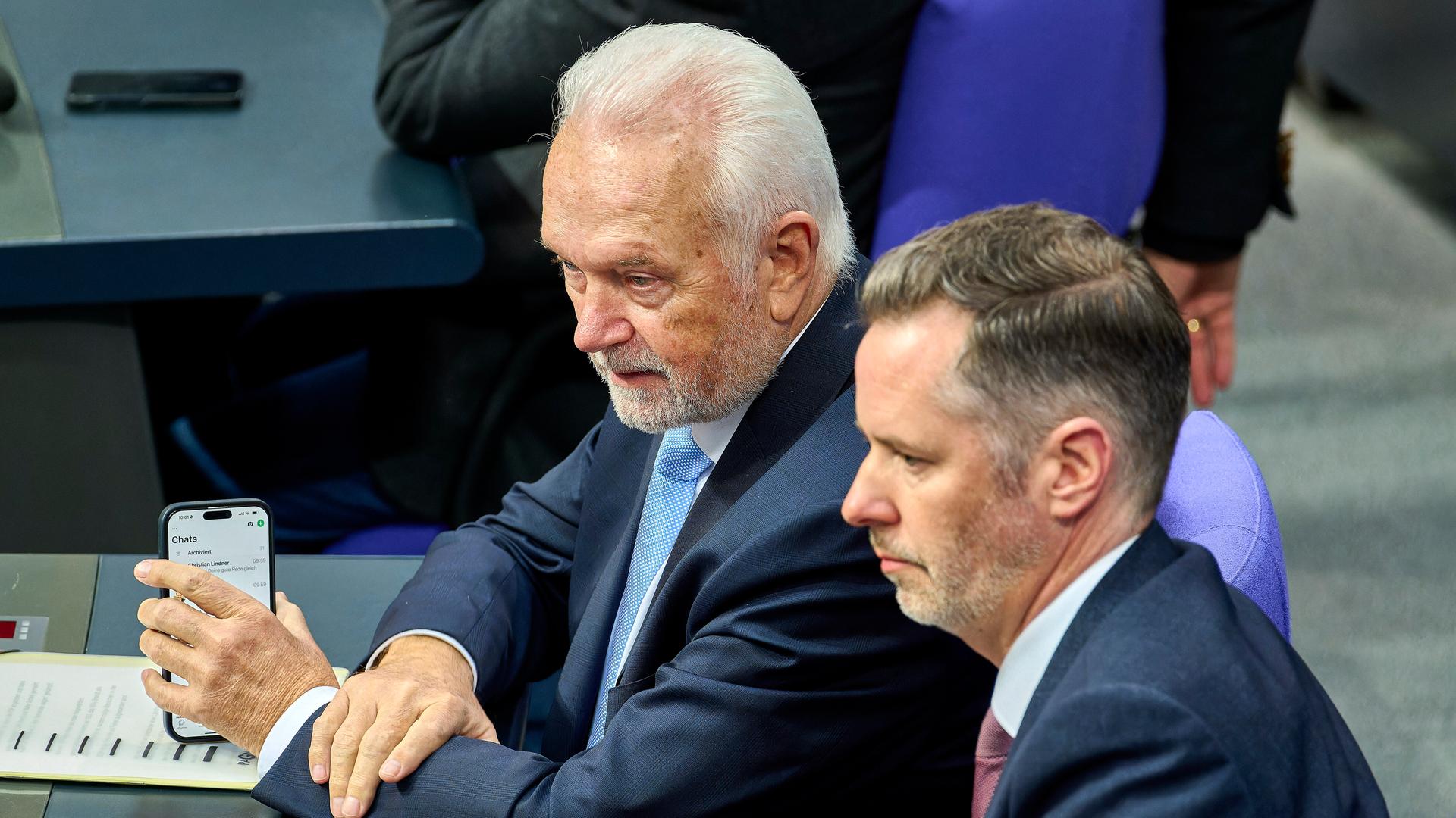 Wolfgang Kubicki, stellvertretender Bundesvorsitzende der FDP, und FDP-Parteichef Christian Dürr (rechts) Wolfgang Kubicki, stellvertretender Bundesvorsitzende der FDP, und FDP-Parteichef Christian Dürr (rechts)