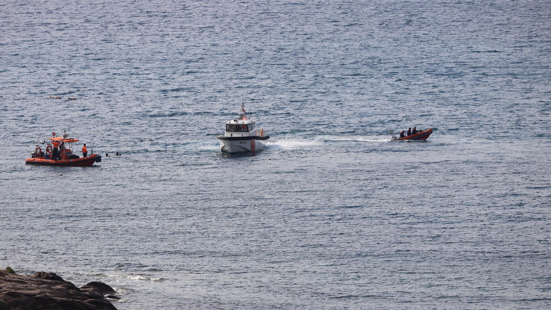 Boote der Küstenwache führen vor der Küste von Bodrum,Türkei