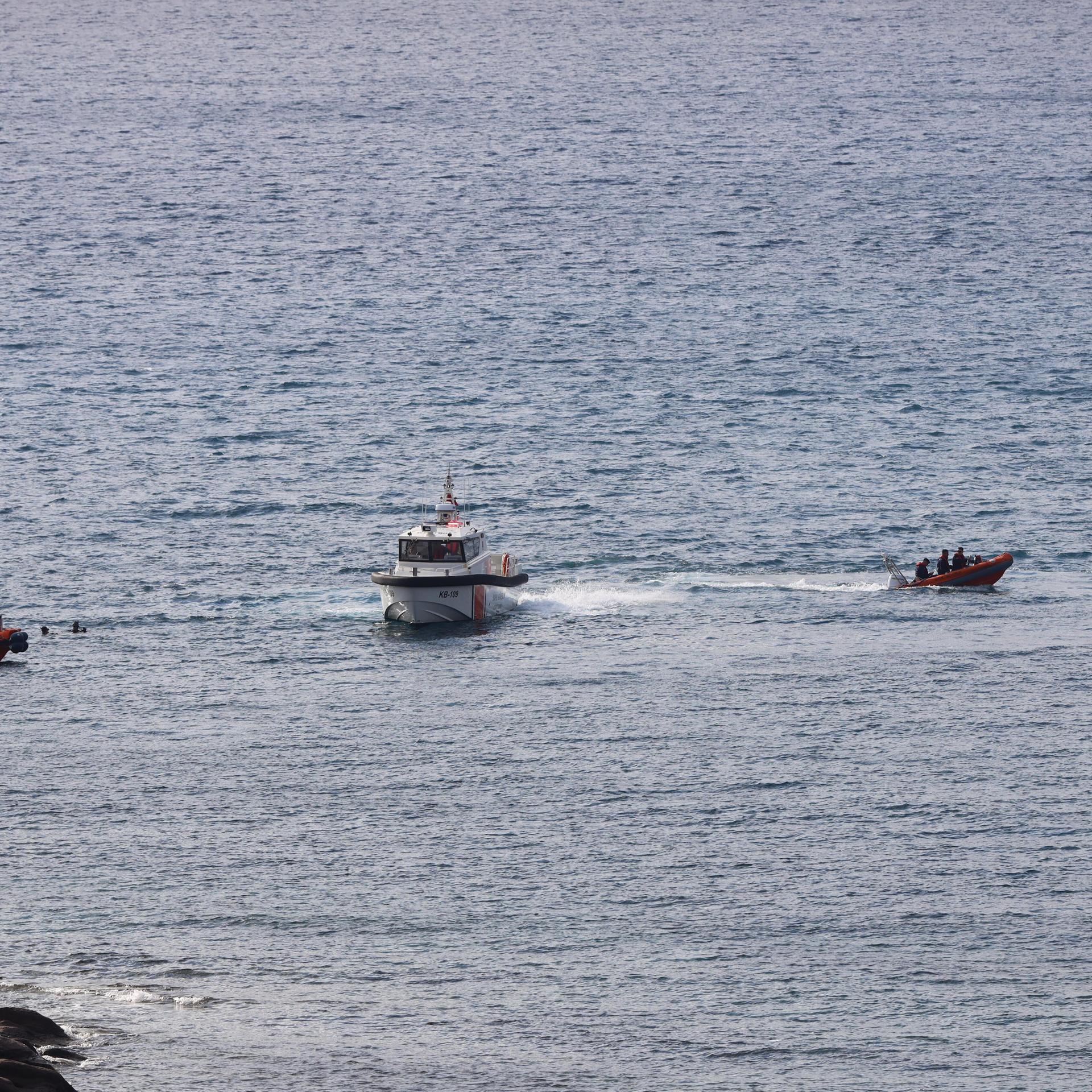 Boote der Küstenwache führen vor der Küste von Bodrum,Türkei