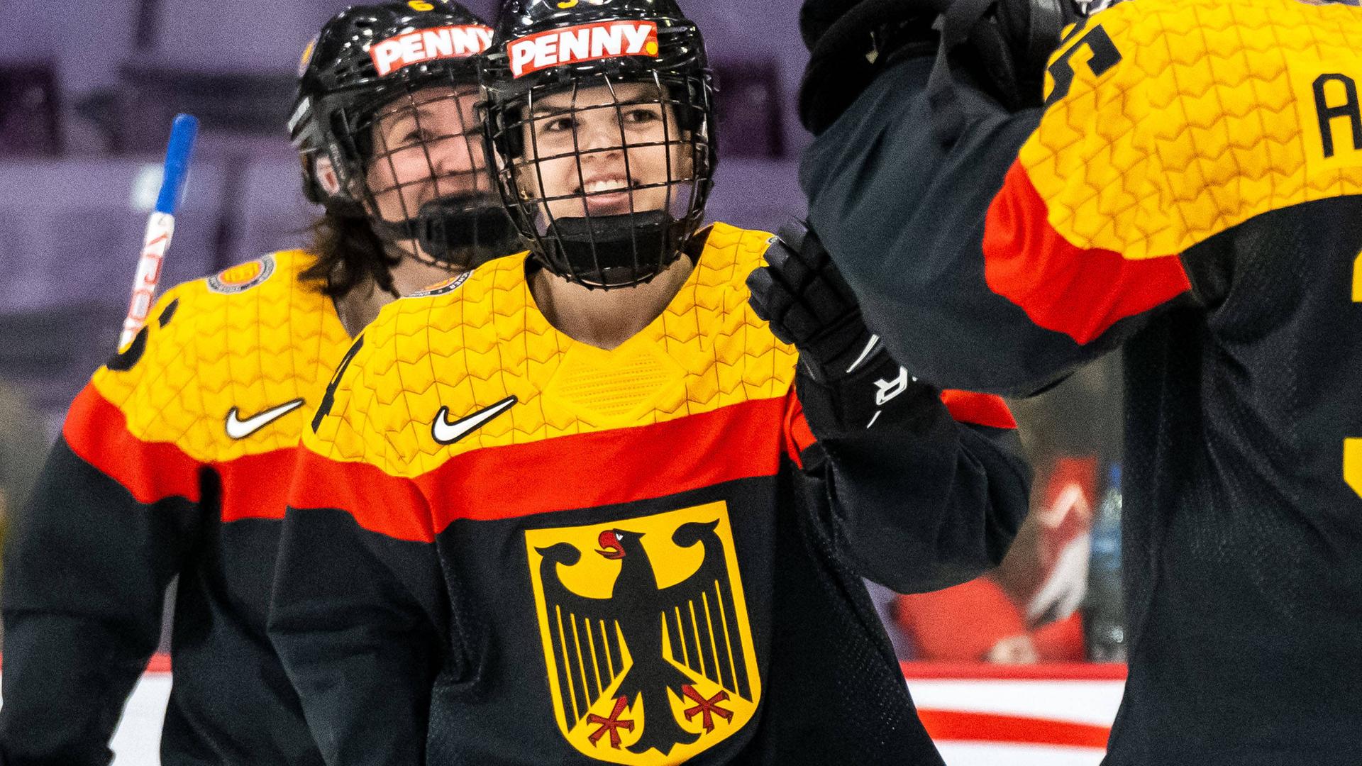 Das Foto zeigt die deutsche Eishockey-Nationalspielerin Celina Haider. Das Foto zeigt die deutsche Eishockey-Nationalspielerin Celina Haider.