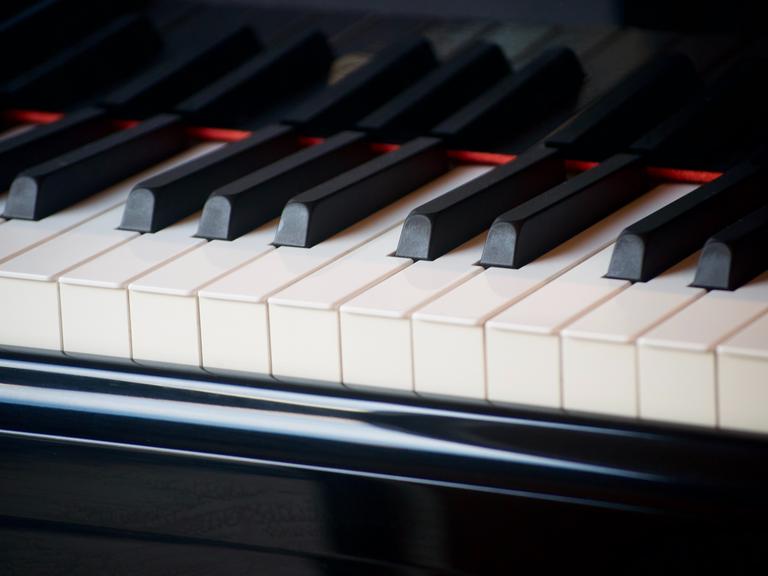 Klaviatur eines Konzertflügels