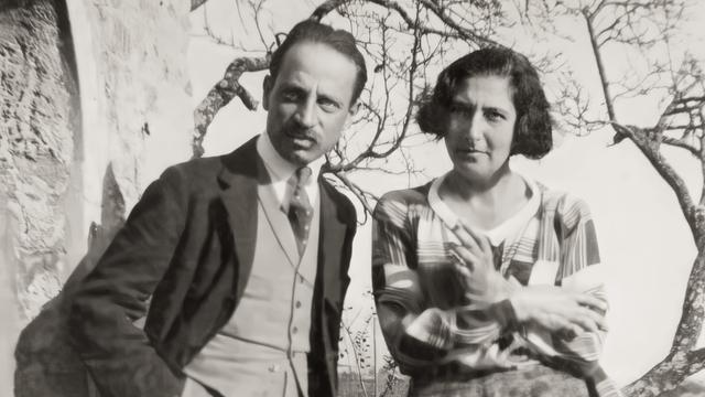 Der Dichter Rainer Maria Rilke und die Malerin Baladine Klossowska 1921 gemeinsam in der Natur, Schwarz-Weiß-Bild digital bearbeitet. 